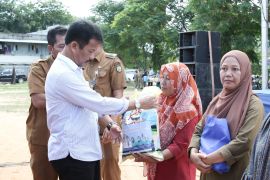 Pemkot Batam salurkan bantuan sembako kepada sejumlah KPM-PKH