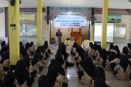 Srikandi PLN Sumbar "goes to school", berikan sosialisasi promo dan layanan