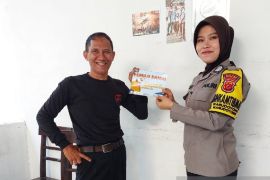 Personel bhabinkamtibmas dikerahkan sebar brosur seruan pemilu damai