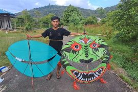 Layangan warga Payak Itam hiasi langit Kayong Utara