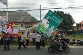 Bawaslu Tulungagung turunkan APK langgar jadwal kampanye