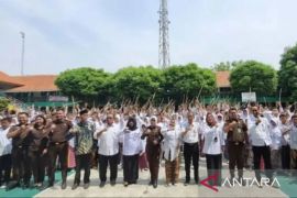 "Jaksa Masuk Sekolah" ajak pelajar Bekasi taat hukum