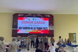 Polda Sultra gelar donor darah dalam rangka HUT Ke-52 Korpri