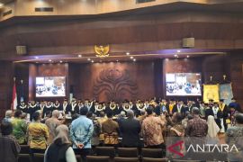 UI kukuhkan tiga guru besar dari FEB