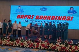 Gubernur Olly  sebut optimalisasi posyandu dapat kurangi stunting