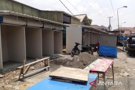 Penyediaan TPS untuk pedagang Pasar Leuwiliang capai 80 persen