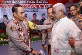 Polda Kalsel dan Polresta salurkan ribuan bantuan sosial di Banjarmasin Utara