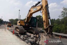 Akses tol dari Cibatu hingga Cipularang diperbaiki