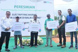 PLN salurkan bantuan kelompok budidaya mandiri melalui Program "Electrifying Marine"