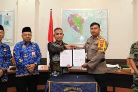 Wali Kota Tarakan Menandatangani Kesepakatan Pengamanan Pilkada
