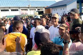 Kaesang Pangarep awali safari politik di Sorong temui komunitas nelayan