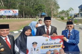 Guru dan tenaga kesehatan diminta bekerja dengan profesional