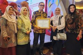 SDN 02 Bukittinggi terima penghargaan Standarisasi LPKRA Kementerian PPPA RI