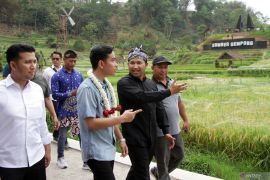 Kunjungan Gibran Rakabuming Raka di desa wisata Mojokerto
