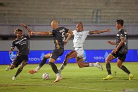 Liga 1 - Persib tumbangkan Dewa United 5-1, Alves cetak hat-trick