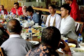 Ketum PSI Kaesang diberi wejangan jadi pemimpin