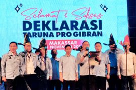 Cawapres Gibran hadiri deklarasi Taruna For Gibran di Pantai Losari Makassar