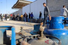 Jeda kemanusiaan berakhir lebih cepat, truk-truk bantuan berhenti masuk Gaza