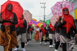 Karnaval peringatan Hari Guru Nasional