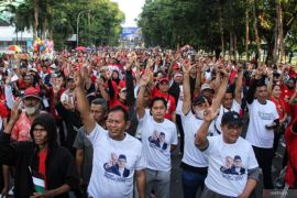 Ganjar hadiri jalan sehat perjuangan di Makassar Page 2 Small