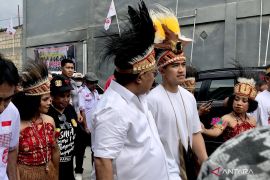 Ketum PSI Kaesang arahkan Gibran tersenyum lebar
