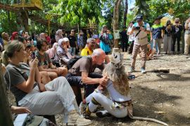 Wayang Gong hibur mahasiswa Australia di Pasar Budaya Desa Balida
