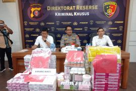 Polda Kalteng tangkap dua penjual kosmetik tanpa izin, salah satunya PNS