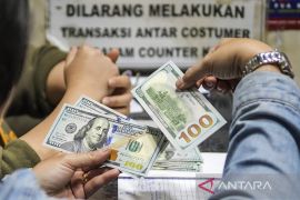 Nilai tukar rupiah naik di tengah melemahnya kinerja sektor manufaktur AS