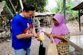 TKD Prabowo-Gibran Situbondo blusukan bagikan makanan bergizi