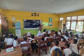 Komunitas MCC edukasi pengenalan hiu tikus bagi pelajar di Banda Neira