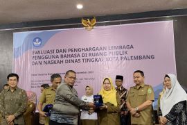 Balai Bahasa Sumsel  beri penghargaan kepada 45 lembaga di Palembang