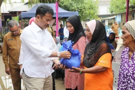 Sebanyak 442 KPM-PKH di pulau penyangga Batam terima bantuan sembako