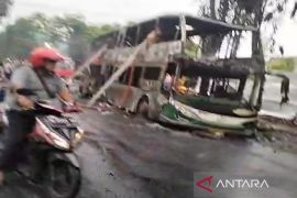 Bus "double decker" jurusan Madura-Jakarta terbakar di Pamekasan