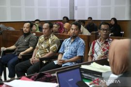 Perwira jaga menandatangani SPB atas perintah syahbandar