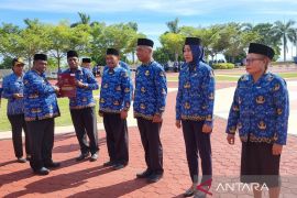 121 ASN Pemprov Papua Barat terima Satyalancana Karya Satya