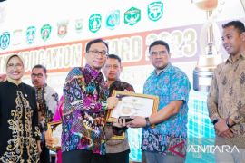 Disdikbud Kaltim berikan anugerah kepada insan pendidikan