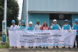 Dukung pelaku usaha, PLN UIW MMU hadirkan anjungan listrik mandiri di Kota Tual