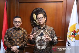 Pemerintah sebut jumlah nakes tumbuh positif