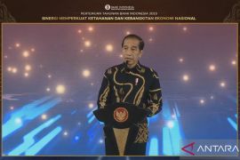 Presiden Jokowi soroti peredaran uang "kering" meski ekonomi tumbuh stabil