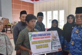 Baznas Agam salurkan zakat Rp1,93 miliar