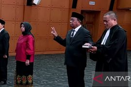 Mendikbud Ristek lantik Prof Freddy Leiwakabessy sebagai rektor Universitas Pattimura