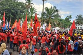 Pj Gubernur Jabar pastikan ikuti payung hukum yang ada dalam penetapan UMK