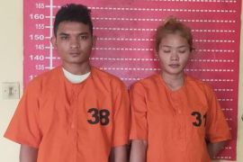 Sepasang kekasih ditangkap karena gelapkan sepeda motor