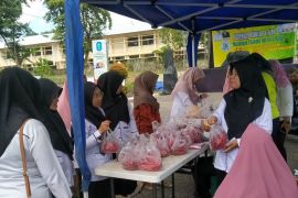 Dinpanpertan Bangka gelar bazar cabai merah keriting murah