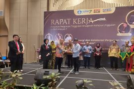 Universitas IBU raih Anugerah Kampus Unggulan 2023 LLDikti Wilayah VII