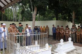 Pejabat HSS ziarah ke makam bupati terdahulu jelang Hari Jadi HSS