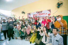 PDIP Surabaya bergerak ke "akar rumput" kenalkan salam tiga jari