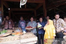 Pemkab Pamekasan gelar pasar murah untuk tekan harga bahan pokok