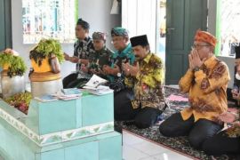 Pj Bupati-Forkopimda Tanah Laut ziarah makam pendiri Tanah Laut