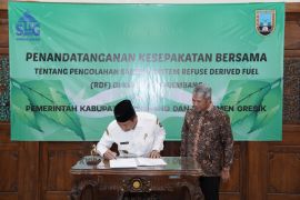 Semen Gresik-Pemkab Rembang teken MoU ubah sampah jadi energi alternatif